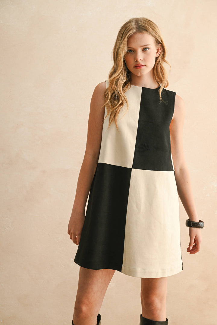 D5233   SUEDE COLOR CONTRASTED SHIFT DRESS