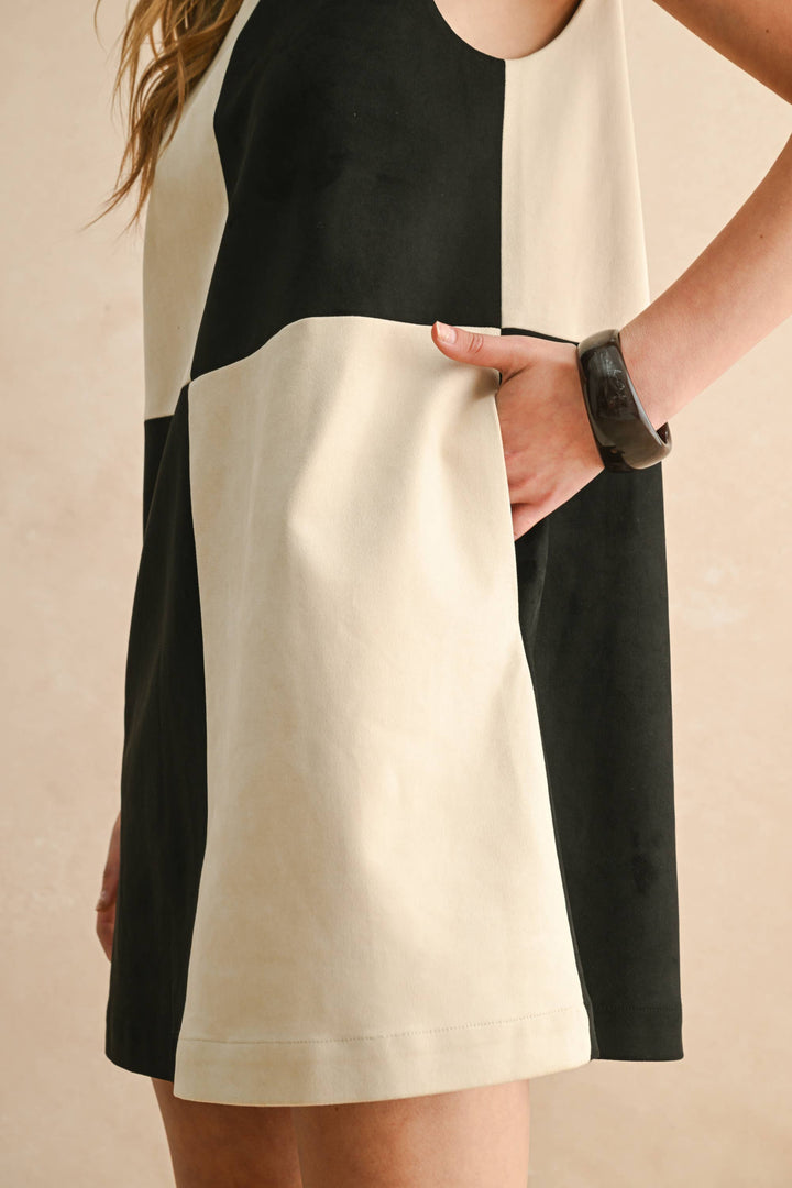 D5233   SUEDE COLOR CONTRASTED SHIFT DRESS